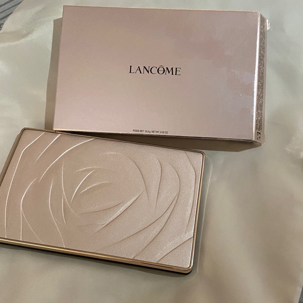 Lancôme eyeshadow palette matte, satin, frosted and glittery finish. - Picture 3 of 8